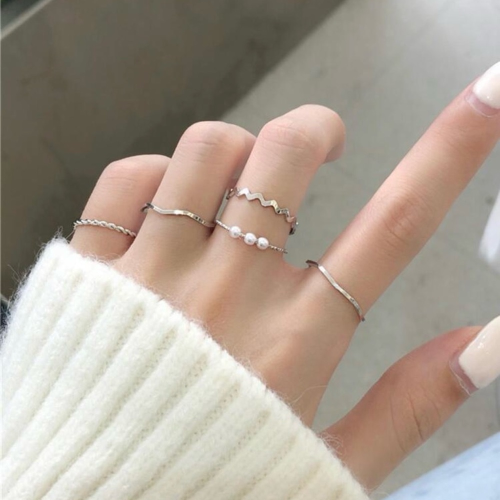 5 Pieces : Elegant Silver Ring Set